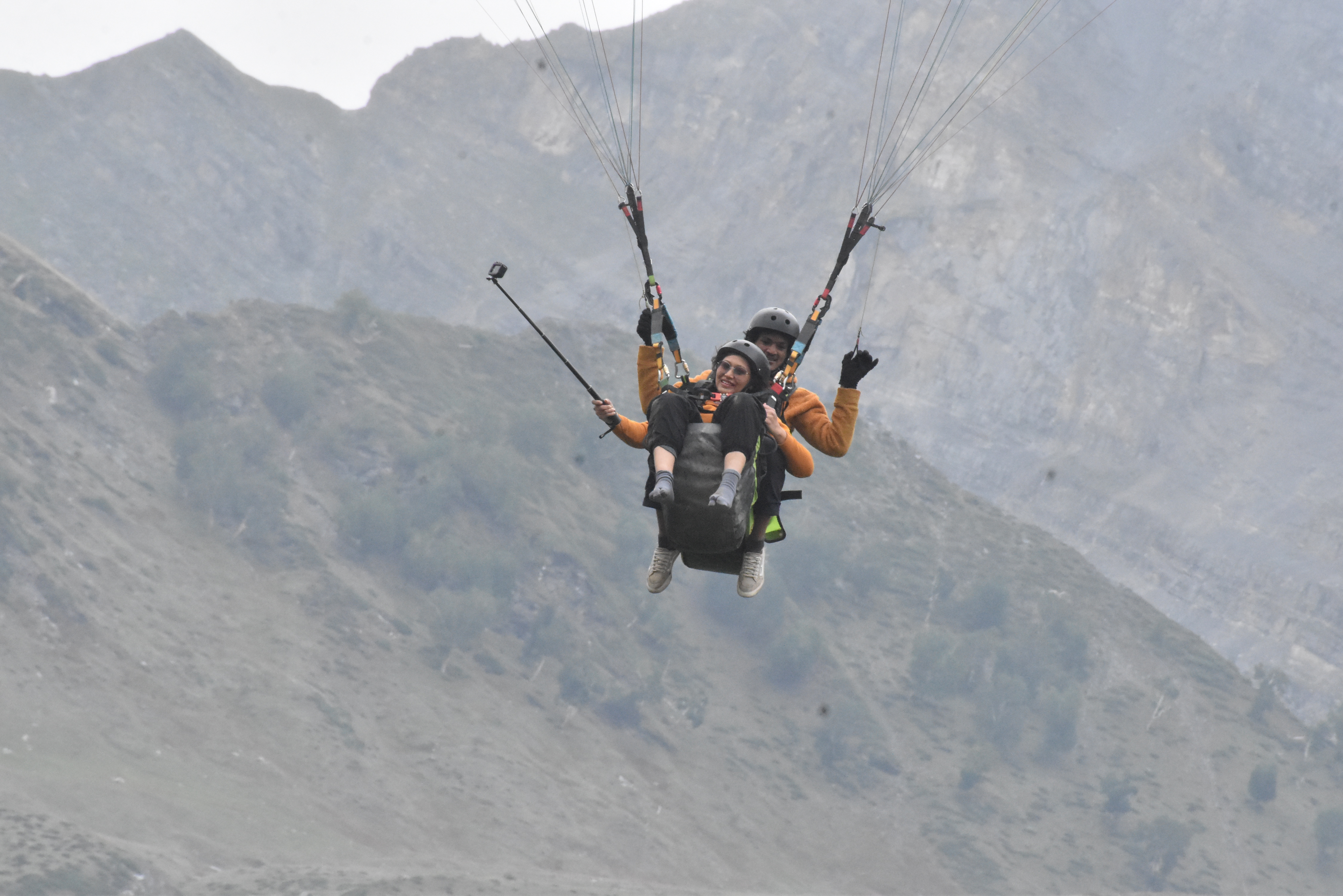 Paragliding activity in Manali / Dobhi - Incredible Himalaya