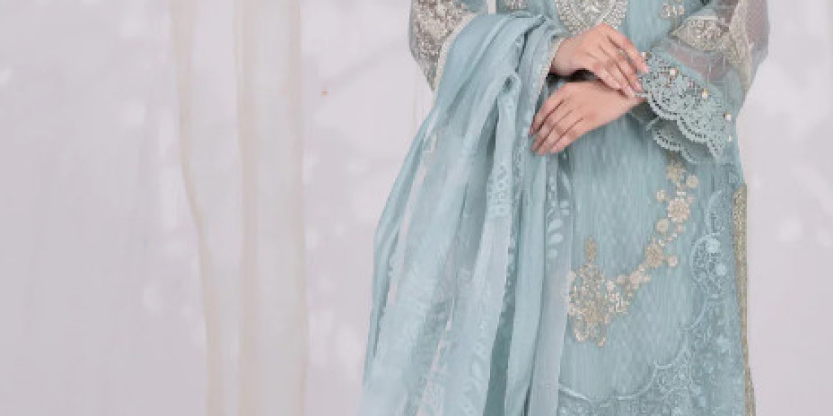 TOP 5 Brands For Paksitani Dresses Online UK