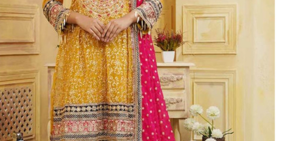 Why Pakistani Clothes Are Famous in the UK