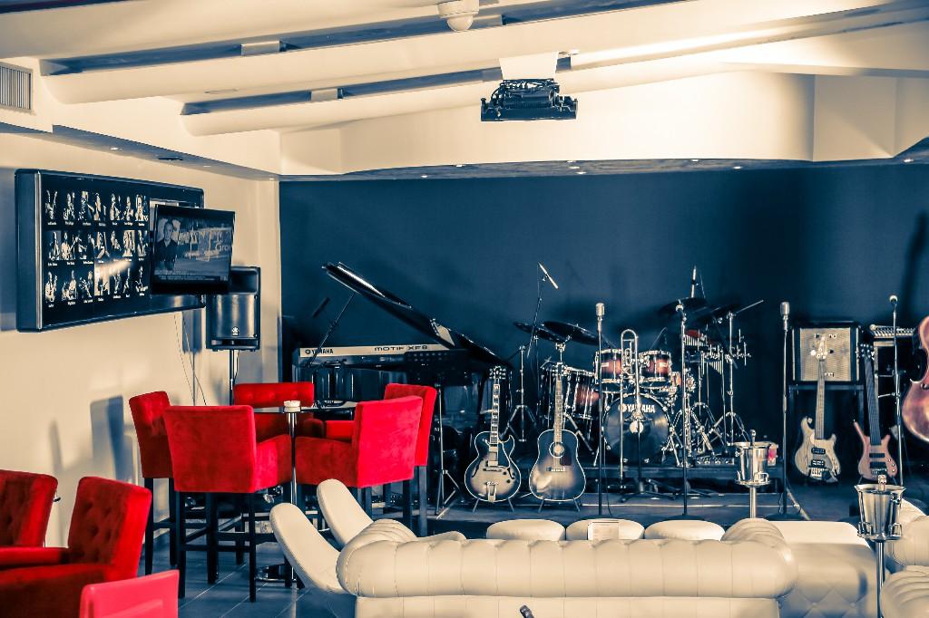 Music jazz live in Douala- the Private Jazz Club by YK