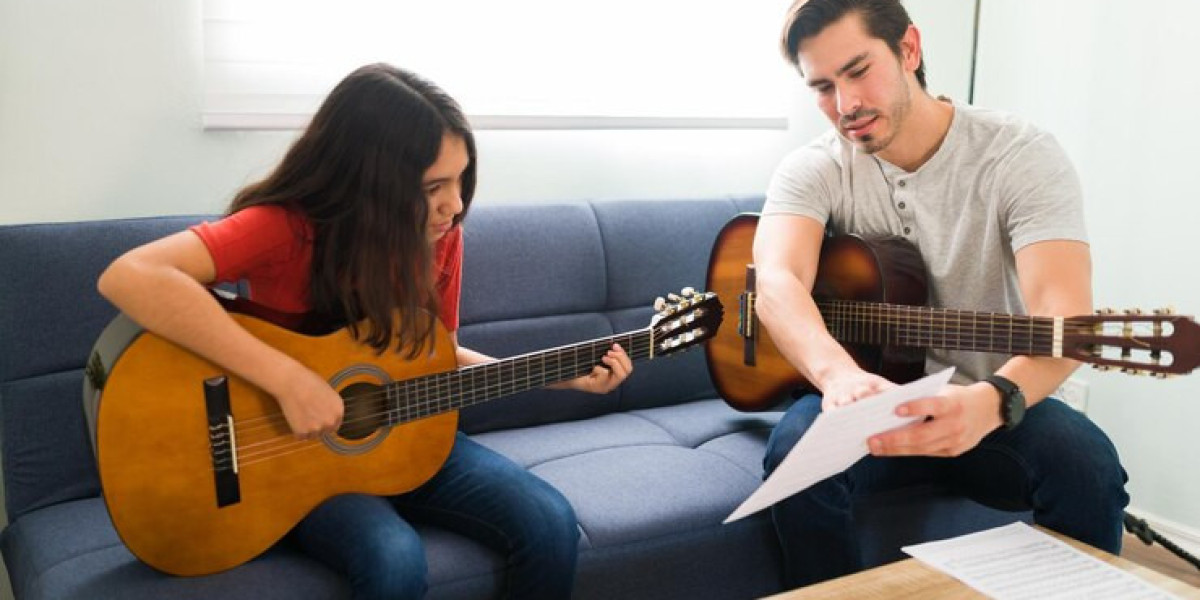 Musical Journey with the Best Guitar, Piano, and Singing Classes in Delhi