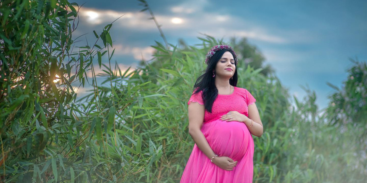 Growing with Love: A Heartwarming Maternity Shoot