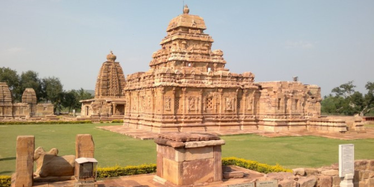 Experience History: Top Reasons to Book a Badami Hampi Tour Package