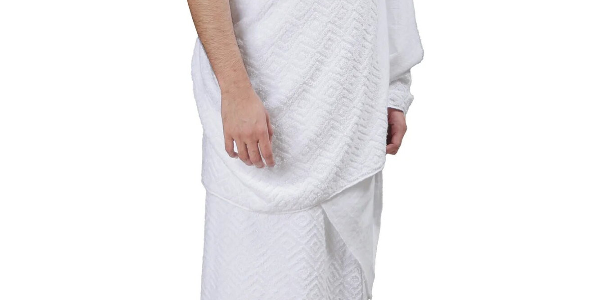 How to Properly Wear the Umrah Ihram for Men