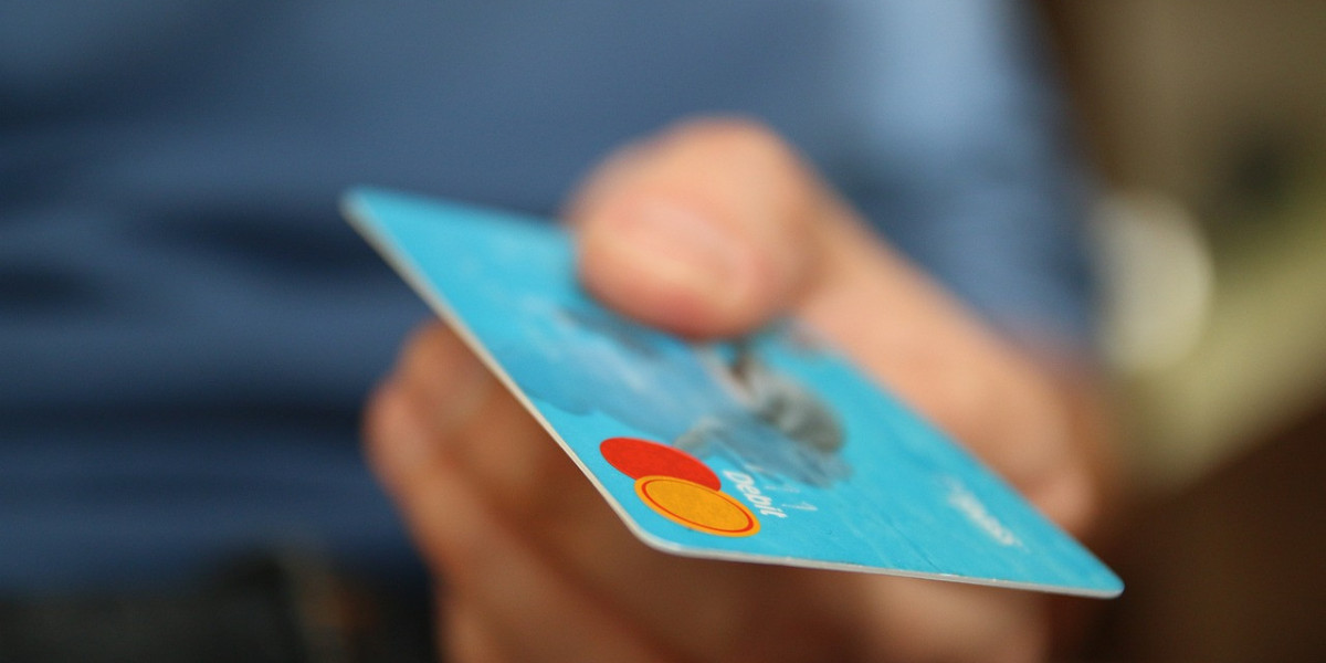 Personal Loan vs. Credit Card: Which is Better?