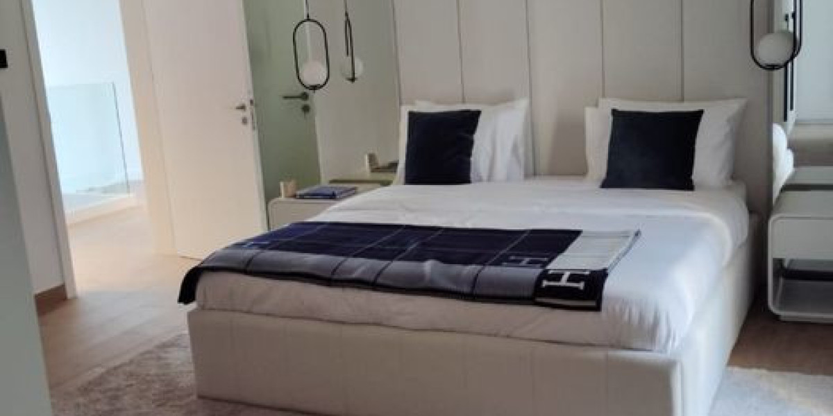 Why Size Matters: Queen vs. King Size Beds in Dubai