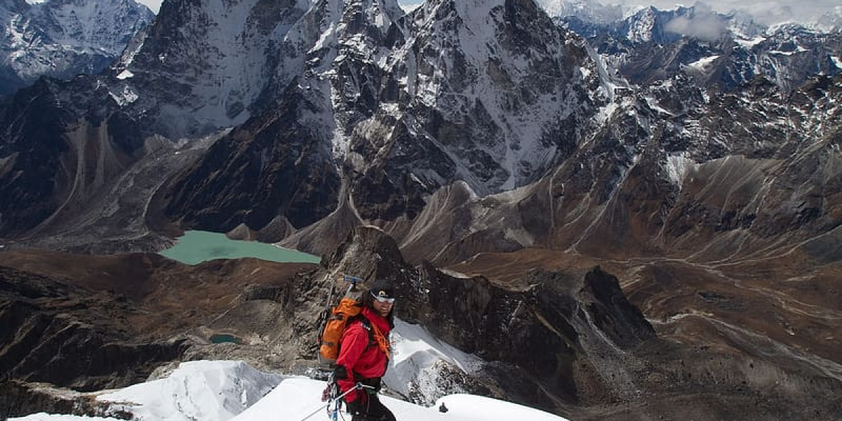 Lobuche Peak Climbing Guide: A Comprehensive Overview