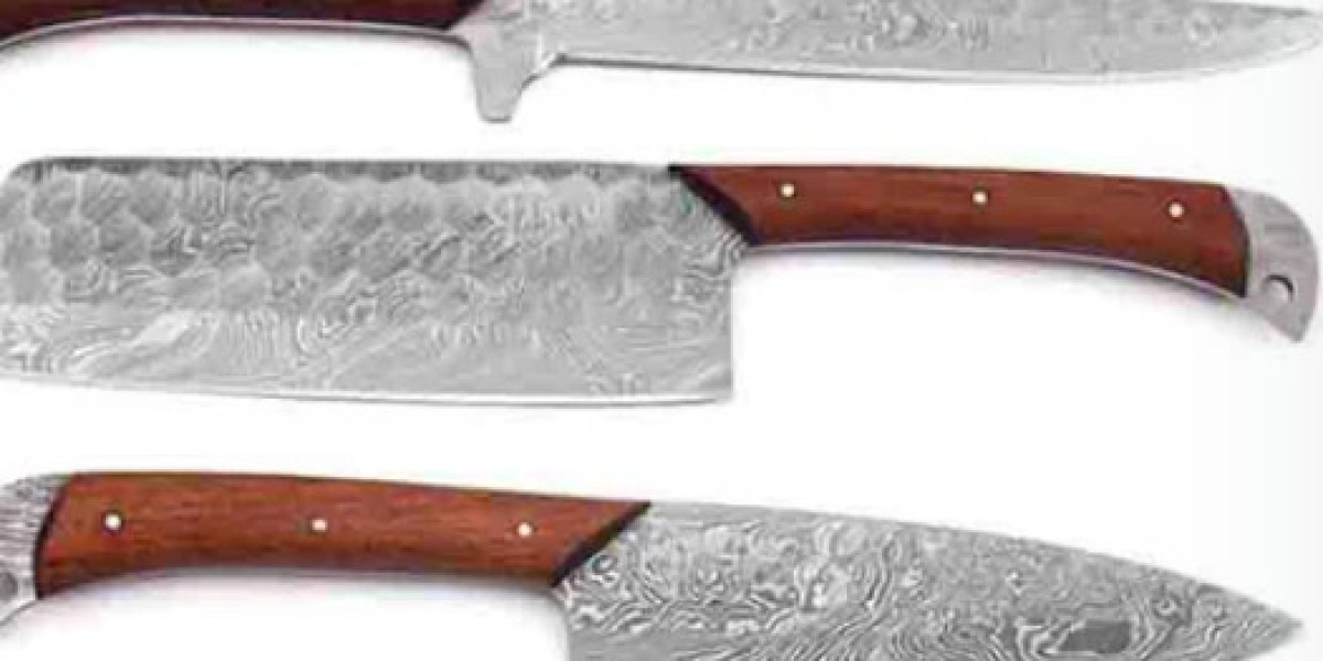 The Art and Science of a Damascus Steel Knife Set