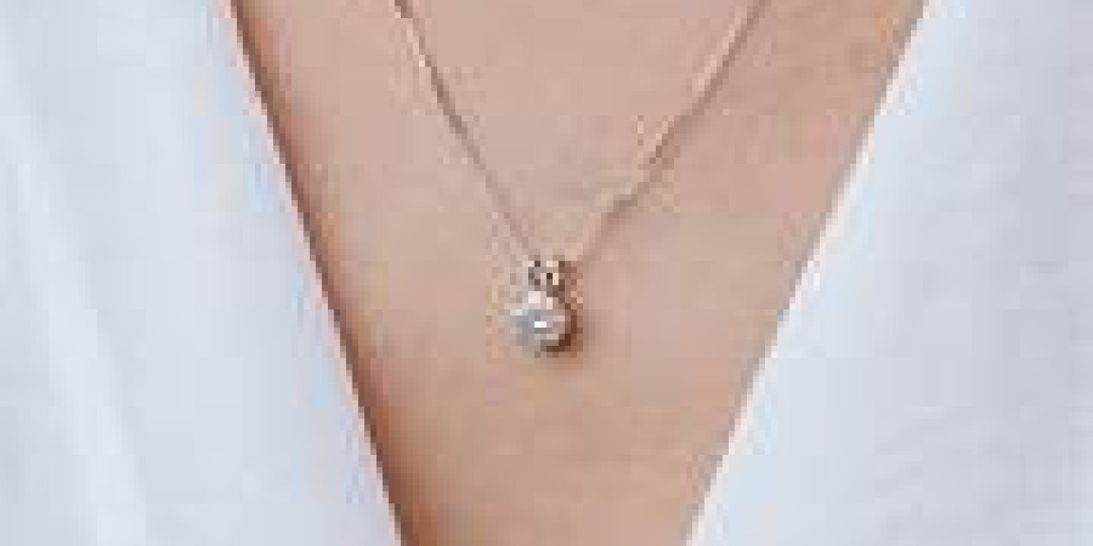 The Benefits of Wearing a Moissanite Solitaire Necklace