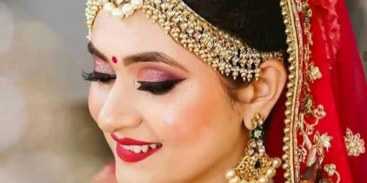 How to Choose the Best Makeup Artist in Delhi for Your Special Day