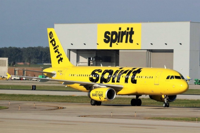 How do I utilize the Spirit Airlines Group Program?