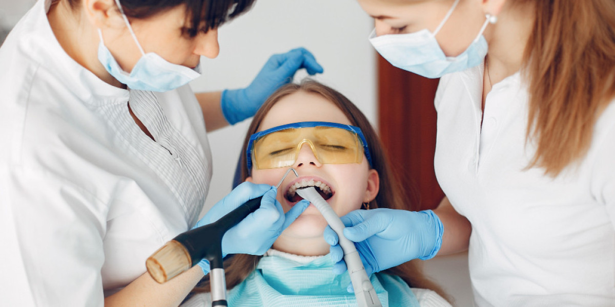 How Montreal Dental Clinics Are Setting New Standards in Dentistry