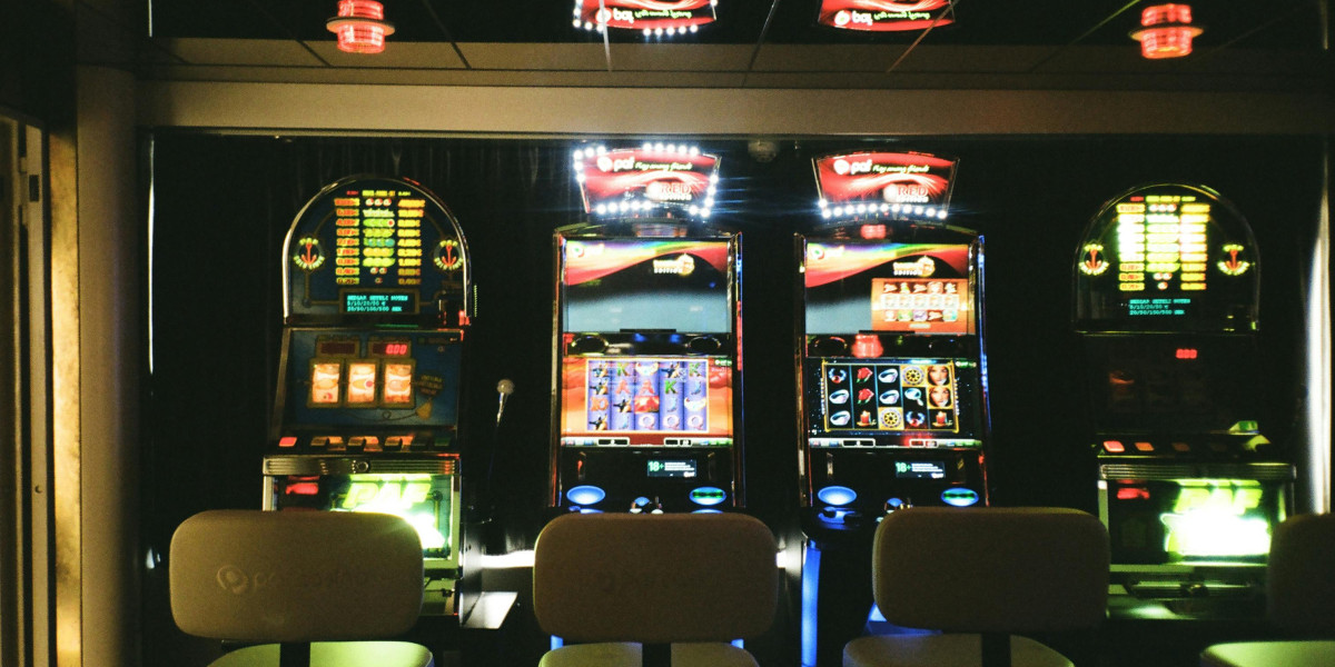 How Slot Machines Use Random Number Generators (RNGs)