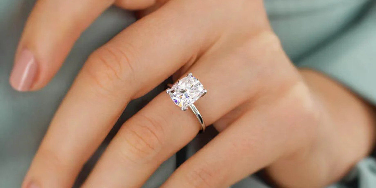 Steps to Purchase Engagement Rings Online Safely