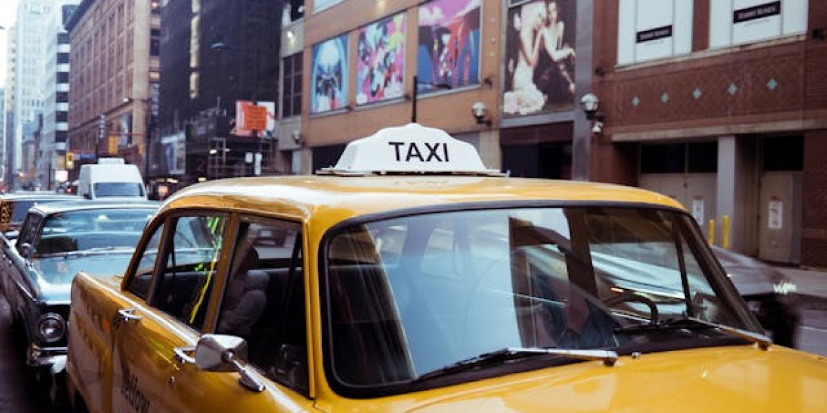 Top Reasons To Use A Taxi For Airport Transfers From Fort Saskatchewan