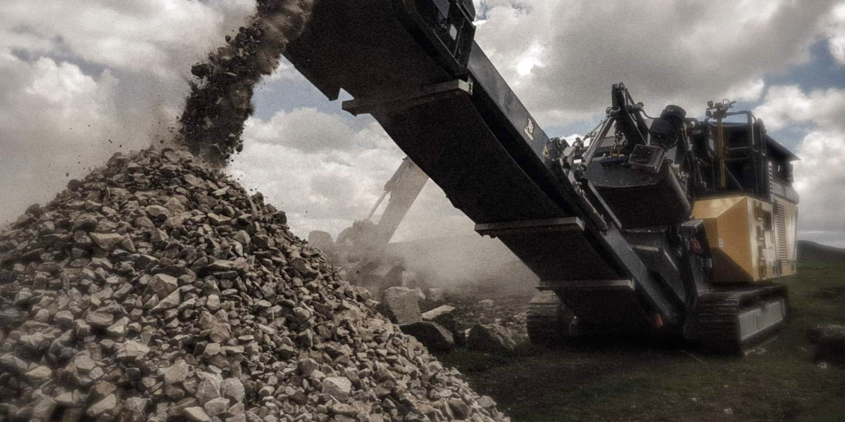 Experience the Best in Class Crusher Screener Hire from Wannop Ltd