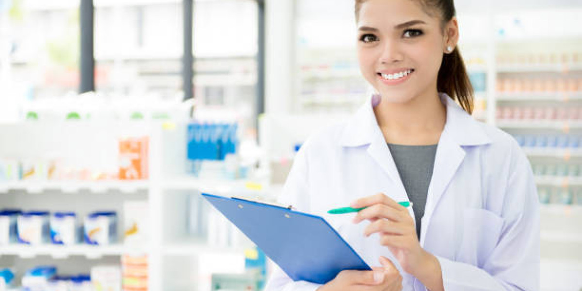 Why Enroll in a Pharmacy Tech Course Online