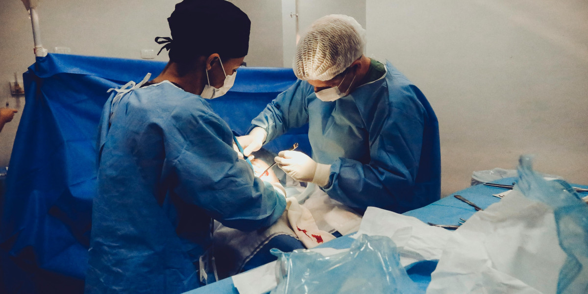 How Do Surgeons Perform Minimally Invasive Knee Replacement Surgery