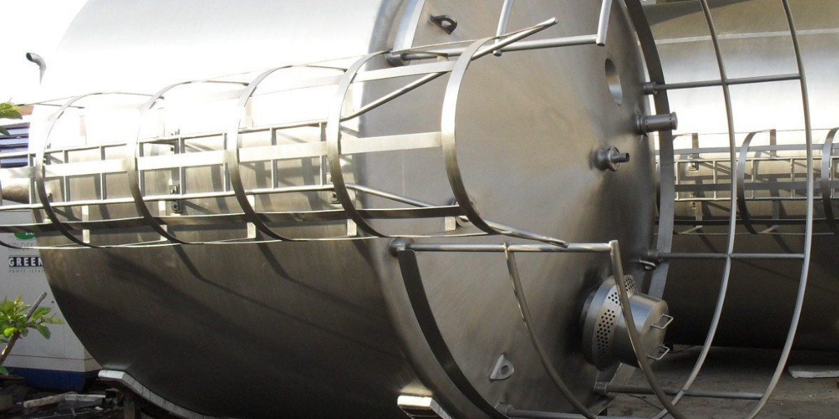 What makes Sahiba Fabricators stand out from other milk storage tank manufacturers in India?