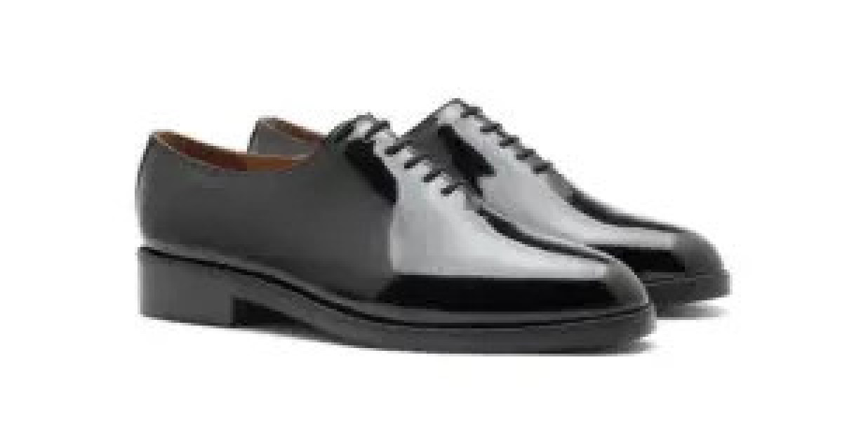 The Timeless Elegance of Oxford Shoes: A Guide to Style and Versatility