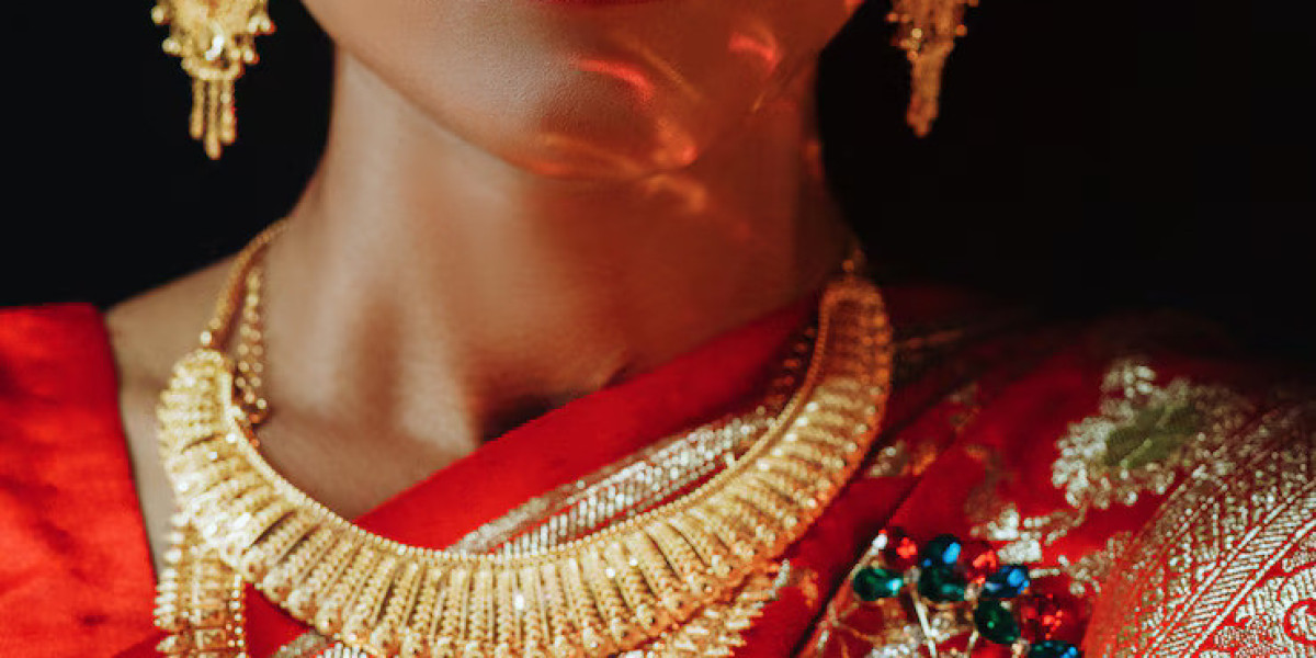 From Heritage to Modern Trends: The Evolution of Traditional Gold Jewellery