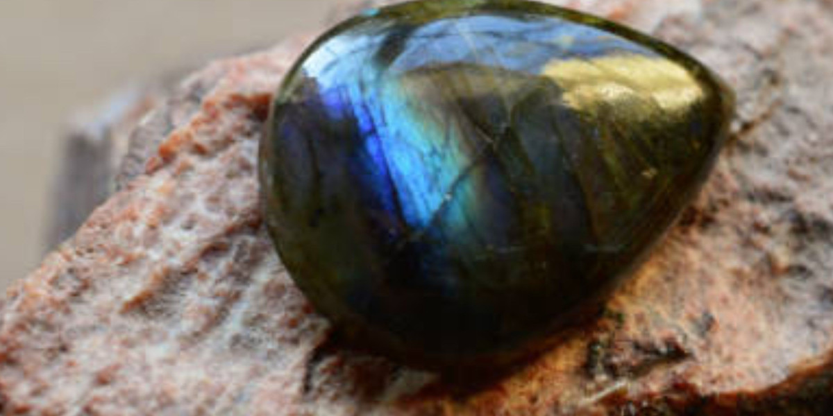 Healing Benefits of Labradorite Gemstone with Designers & Collectors