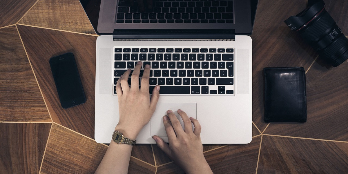 3D Microblogging and the World's First 3D Microblogging Website