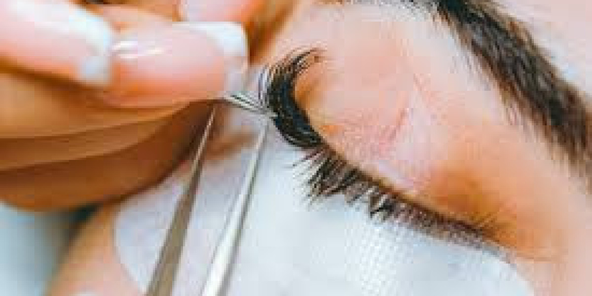 Eyelash Extensions Dubai